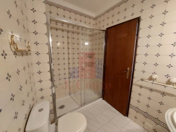 Apartamento T4 para Arrendamento em Nossa Senhora do Pópulo, Coto e São Gregório