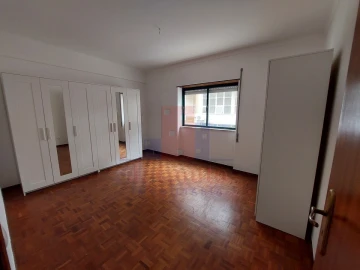 Apartamento T4 para Arrendamento em Nossa Senhora do Pópulo, Coto e São Gregório