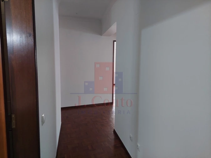 Apartamento T4 para Arrendamento em Nossa Senhora do Pópulo, Coto e São Gregório Foto 6