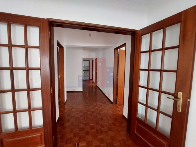 Apartamento T4 para Arrendamento em Nossa Senhora do Pópulo, Coto e São Gregório Foto 8