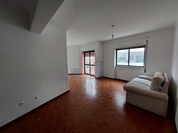 Apartamento T4 para Arrendamento em Nossa Senhora do Pópulo, Coto e São Gregório Foto 9