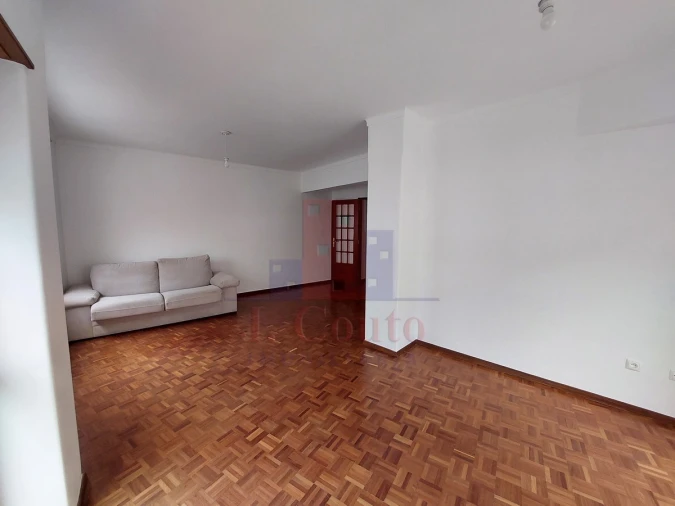 Apartamento T4 para Arrendamento em Nossa Senhora do Pópulo, Coto e São Gregório Foto 10