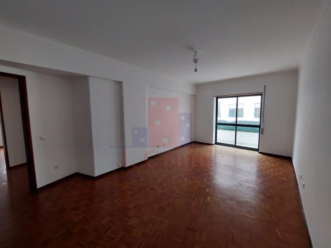 Apartamento T4 para Arrendamento em Nossa Senhora do Pópulo, Coto e São Gregório Foto 11