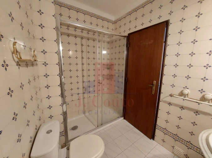 Apartamento T4 para Arrendamento em Nossa Senhora do Pópulo, Coto e São Gregório Foto 16