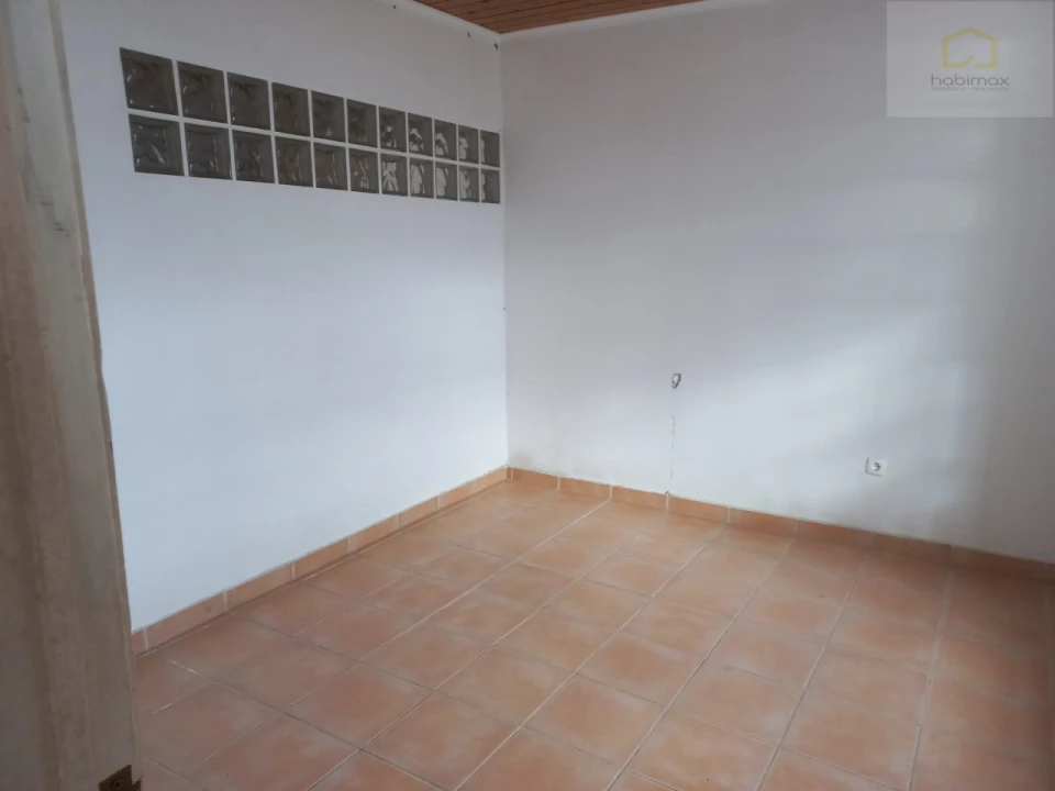 Apartamento T1 para Venda em Calheta Foto 12