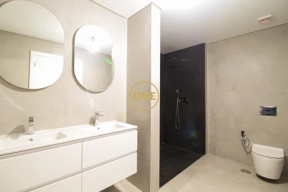 Apartamento T6 para Venda em Funchal (São Pedro)