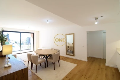 Apartamento T6 para Venda em Funchal (São Pedro)
