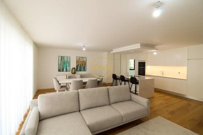 Apartamento T6 para Venda em Funchal (São Pedro)