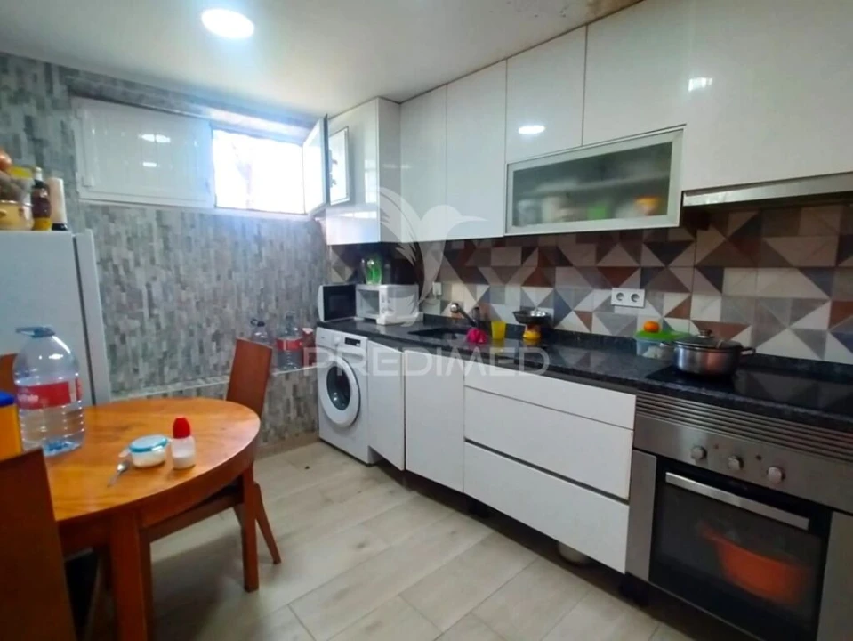 Apartamento T2 para Venda em Alfragide Foto 14