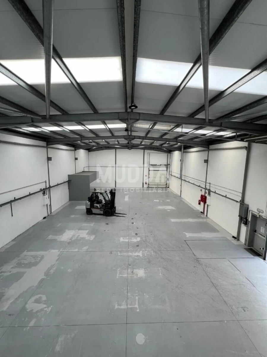 Armazém para Venda em Fiães Foto 1