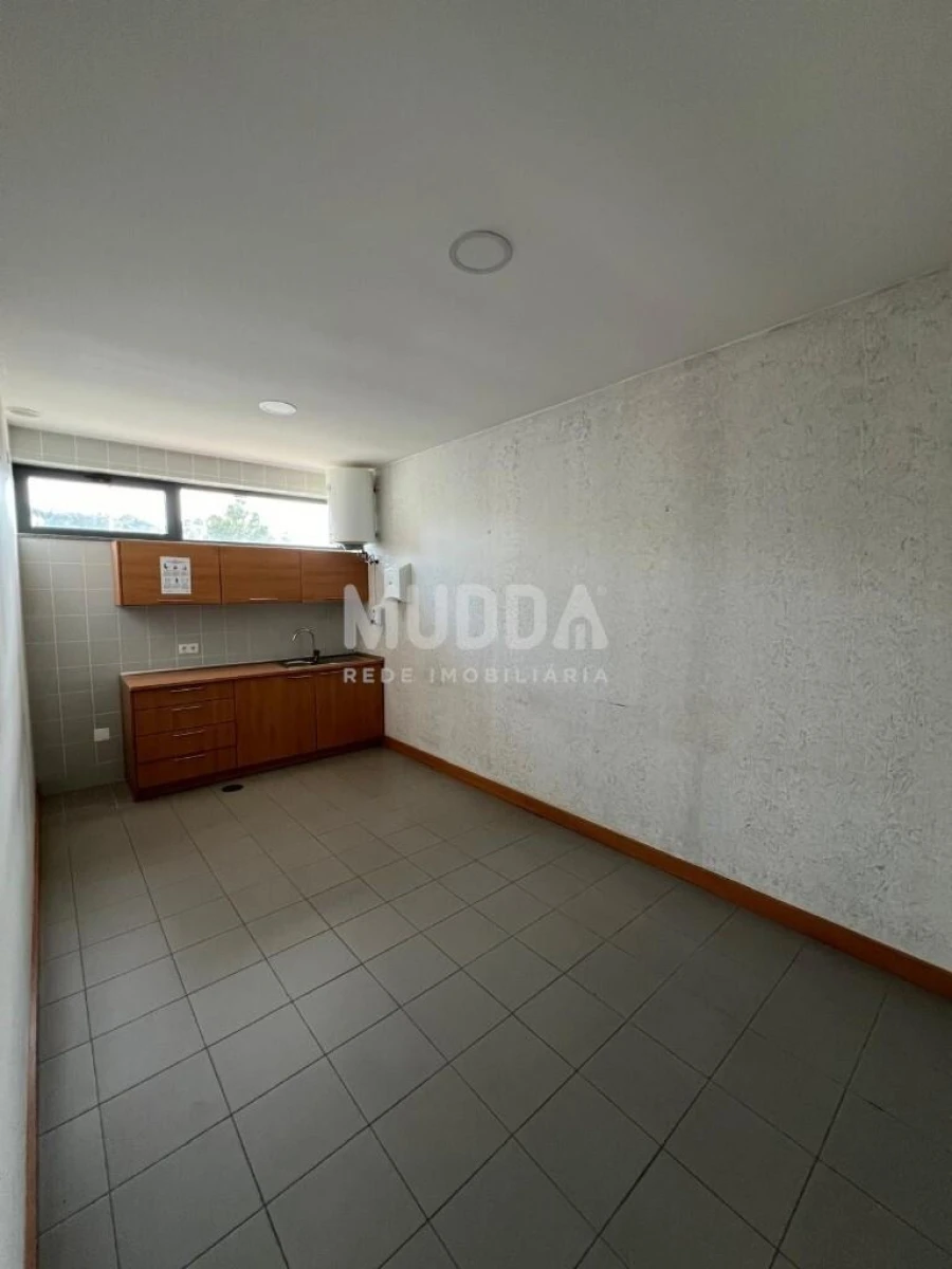 Armazém para Venda em Fiães Foto 8