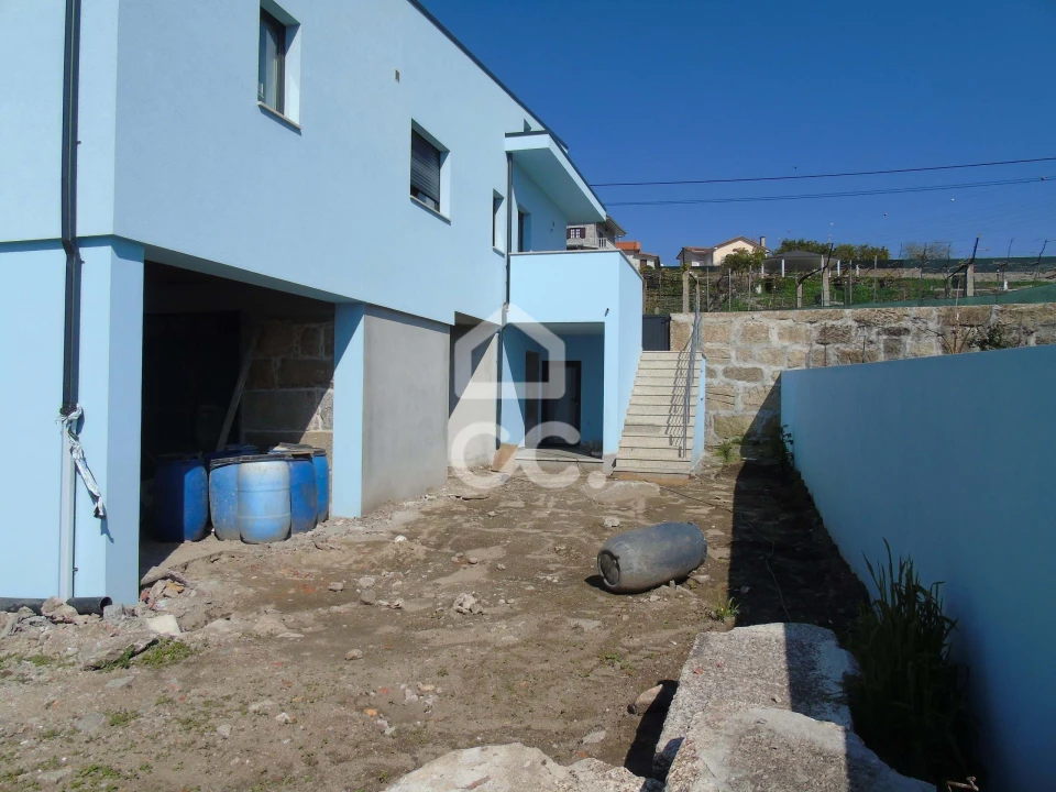 Moradia T3 para Venda em Oliveira (Santa Maria) Foto 6