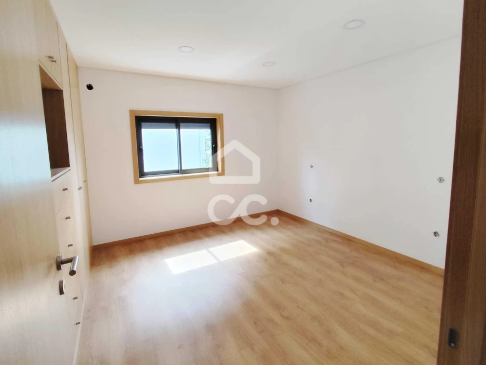 Moradia T3 para Venda em Oliveira (Santa Maria) Foto 22