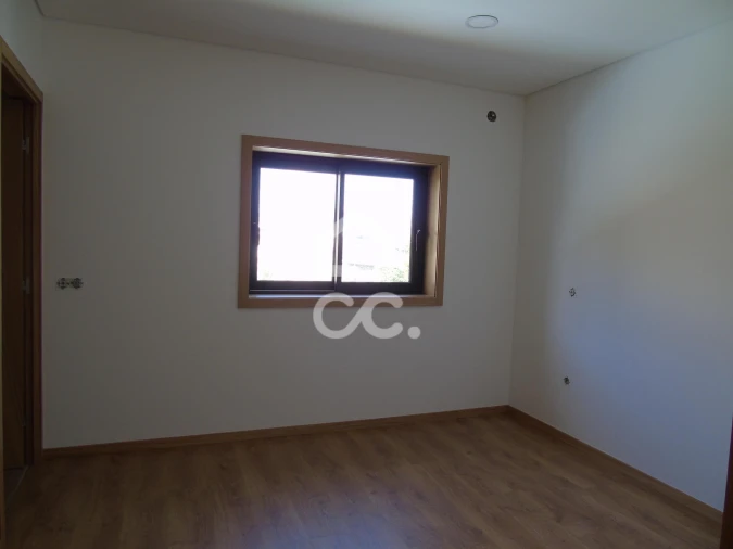 Moradia T3 para Venda em Oliveira (Santa Maria) Foto 29