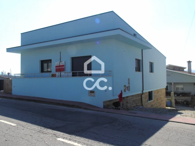 Moradia T3 para Venda em Oliveira (Santa Maria) Foto 1