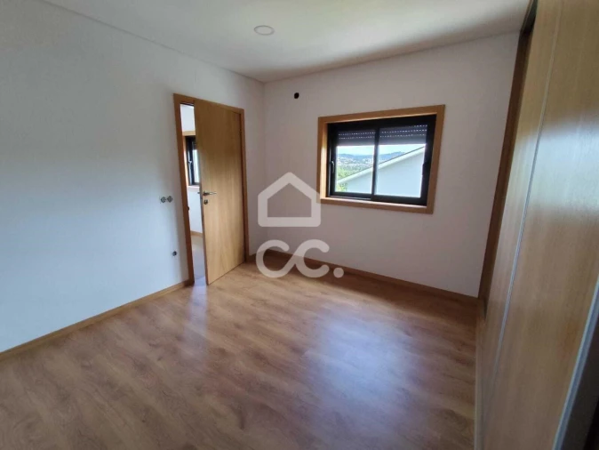 Moradia T3 para Venda em Oliveira (Santa Maria) Foto 21