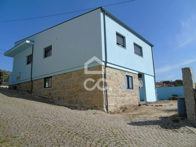 Moradia T3 para Venda em Oliveira (Santa Maria) Foto 8