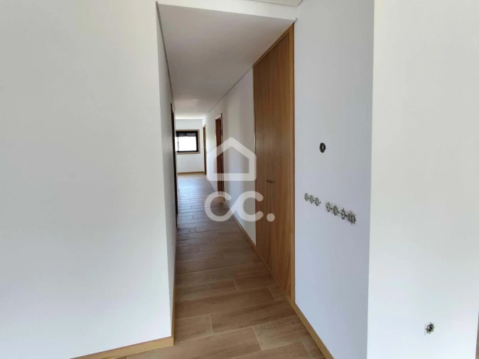 Moradia T3 para Venda em Oliveira (Santa Maria) Foto 17