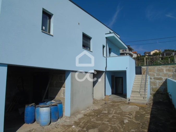 Moradia T3 para Venda em Oliveira (Santa Maria) Foto 3