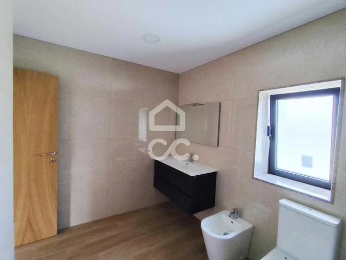 Moradia T3 para Venda em Oliveira (Santa Maria) Foto 33