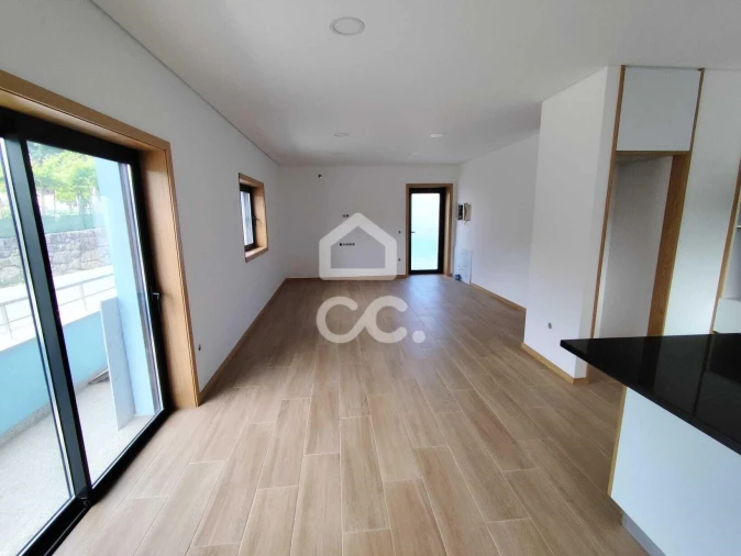 Moradia T3 para Venda em Oliveira (Santa Maria) Foto 12