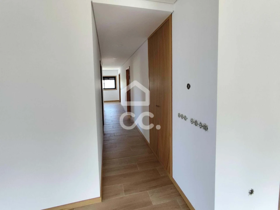 Moradia T3 para Venda em Oliveira (Santa Maria) Foto 17