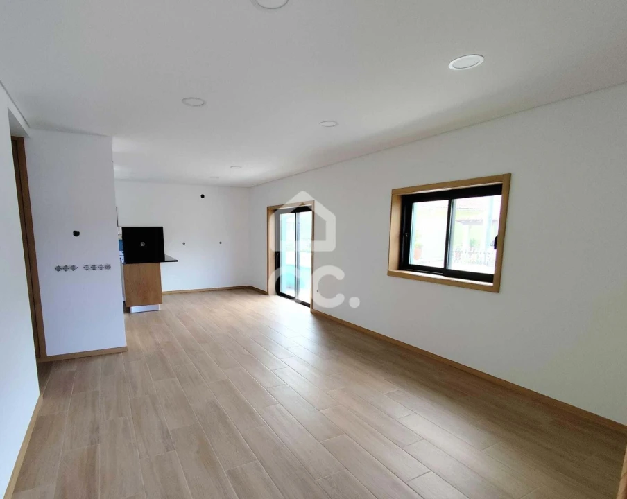 Moradia T3 para Venda em Oliveira (Santa Maria) Foto 15