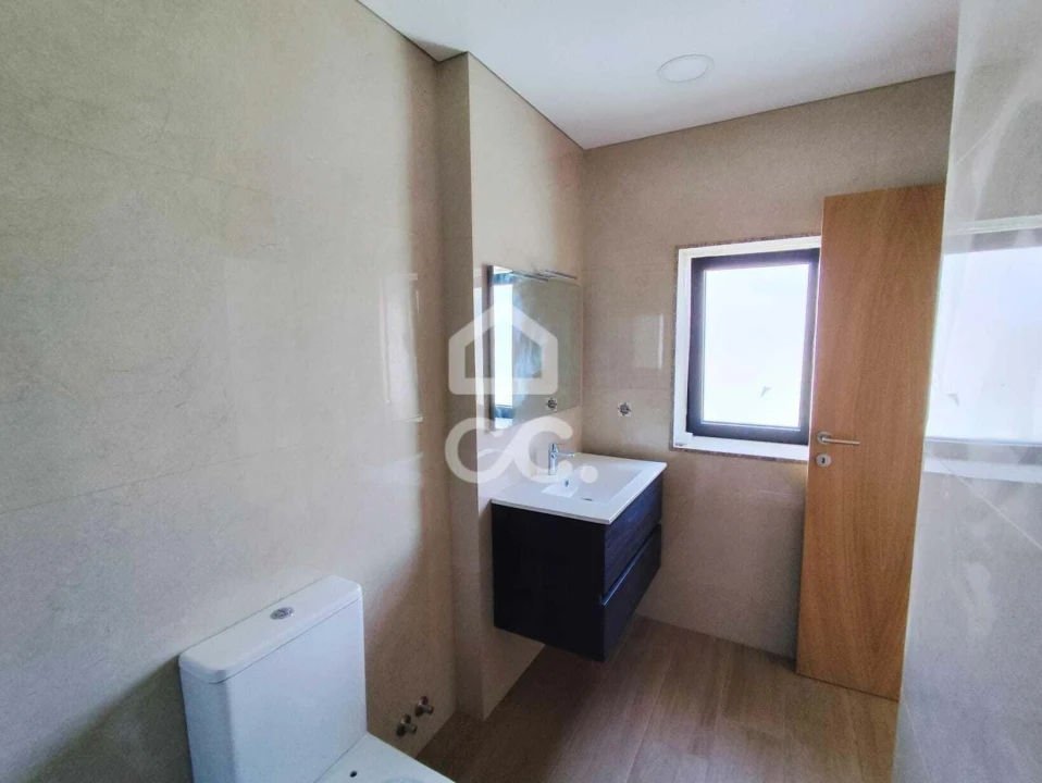 Moradia T3 para Venda em Oliveira (Santa Maria) Foto 30