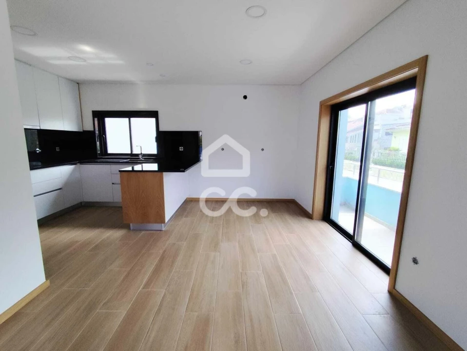 Moradia T3 para Venda em Oliveira (Santa Maria) Foto 13