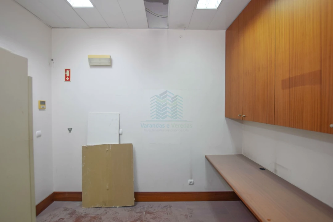 Loja para Arrendamento em Torres Novas (Santa Maria, Salvador e Santiago) Foto 11