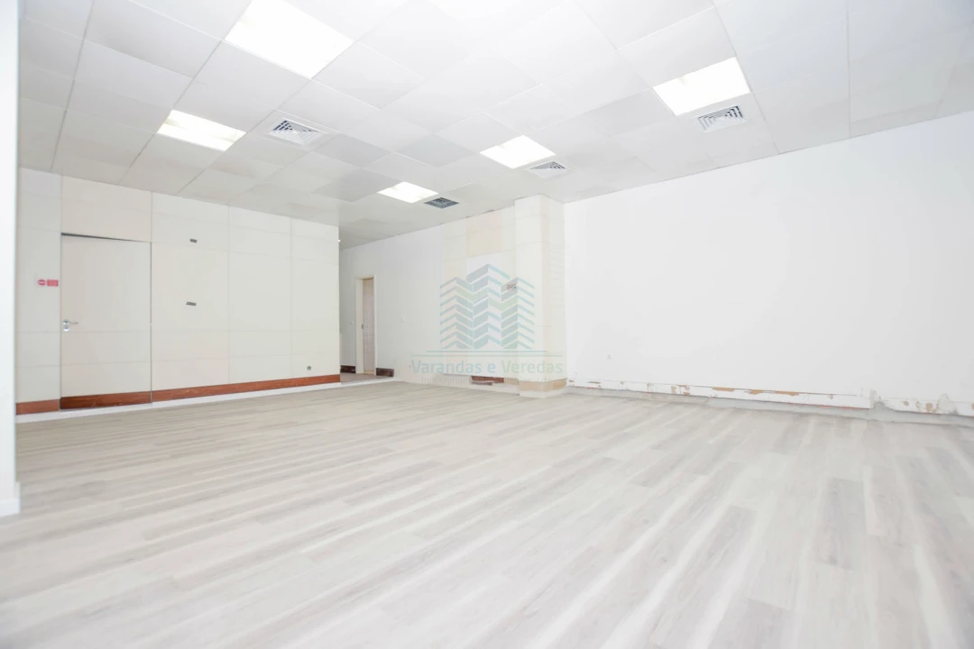 Loja para Arrendamento em Torres Novas (Santa Maria, Salvador e Santiago) Foto 4