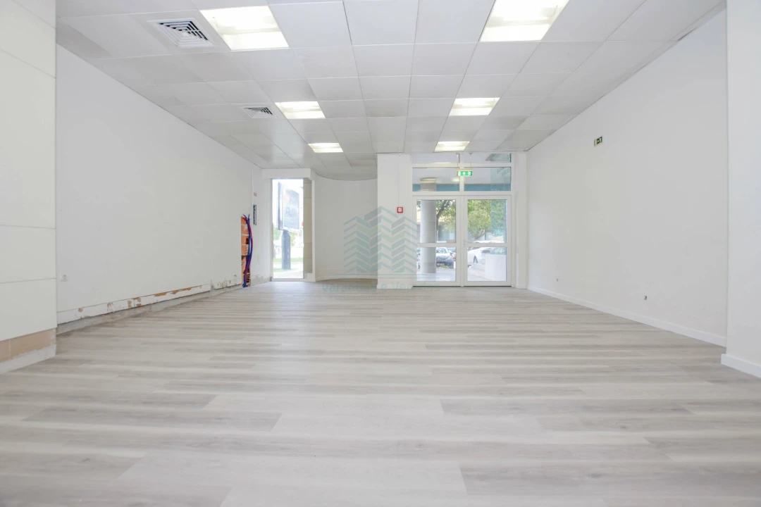 Loja para Arrendamento em Torres Novas (Santa Maria, Salvador e Santiago) Foto 7