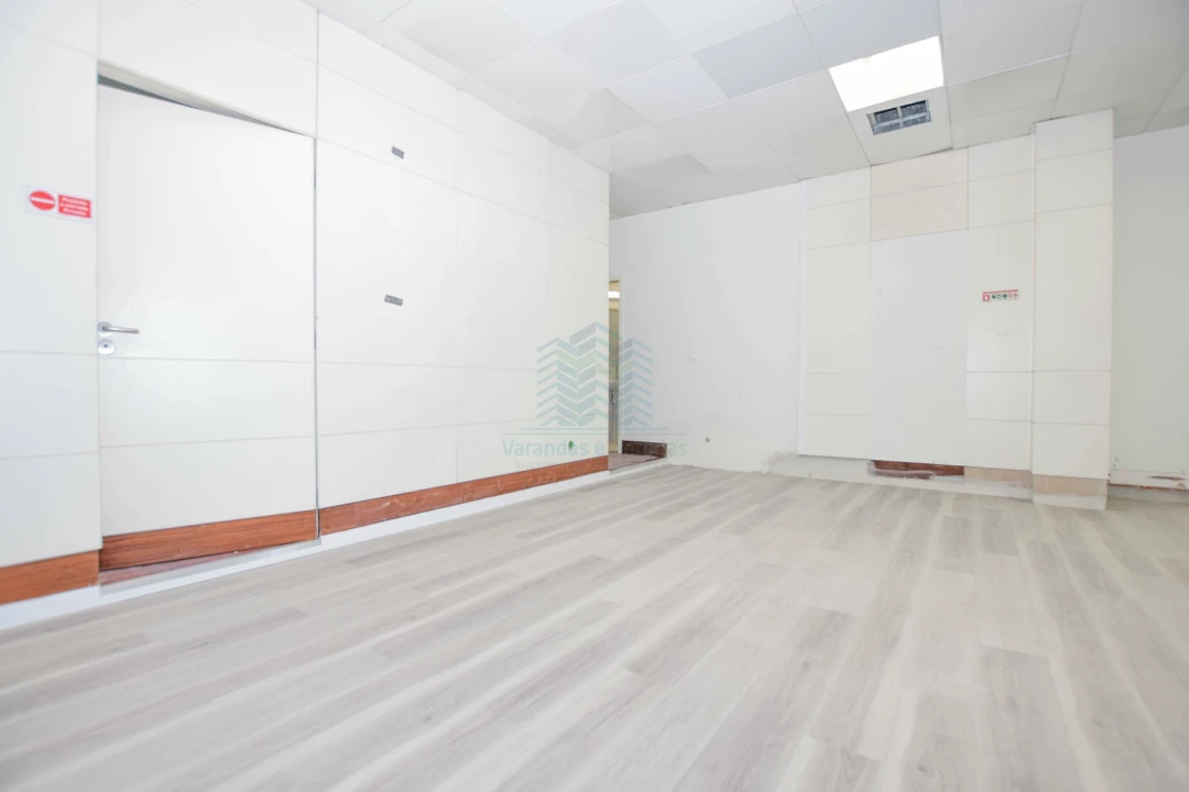 Loja para Arrendamento em Torres Novas (Santa Maria, Salvador e Santiago) Foto 6