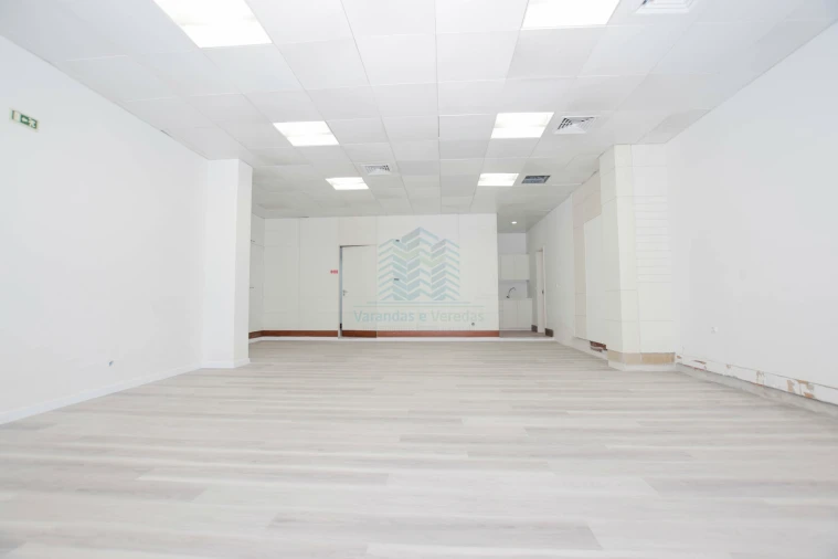 Loja para Arrendamento em Torres Novas (Santa Maria, Salvador e Santiago) Foto 2