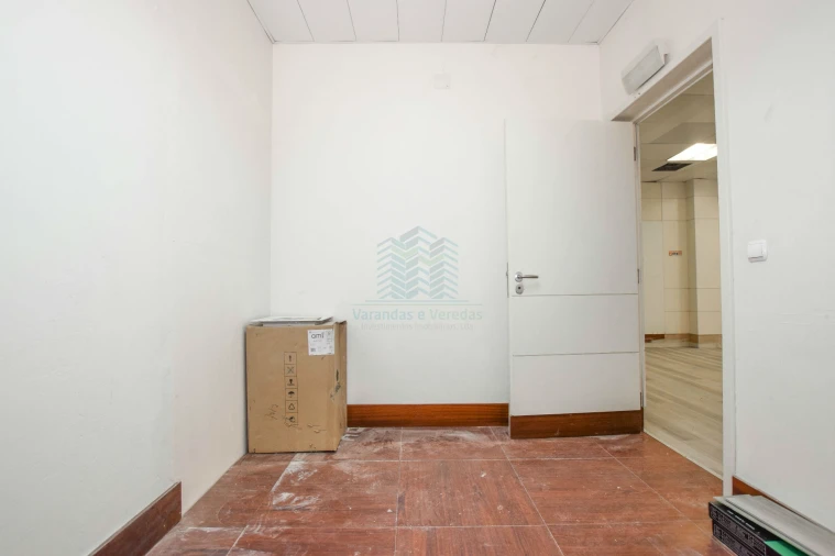 Loja para Arrendamento em Torres Novas (Santa Maria, Salvador e Santiago) Foto 15