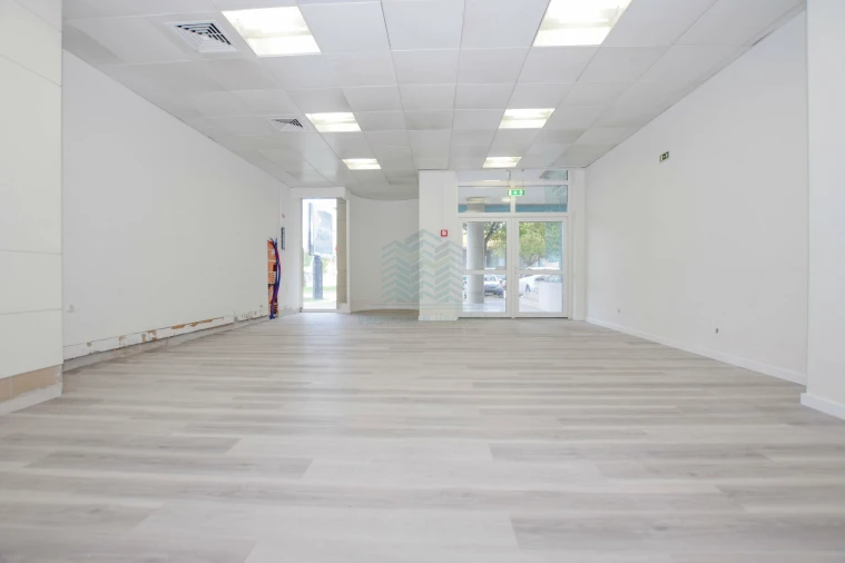 Loja para Arrendamento em Torres Novas (Santa Maria, Salvador e Santiago) Foto 7