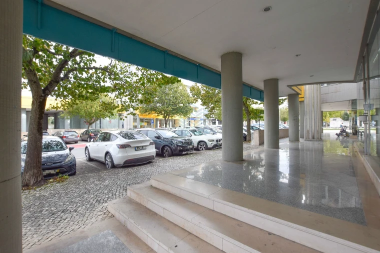 Loja para Arrendamento em Torres Novas (Santa Maria, Salvador e Santiago) Foto 1