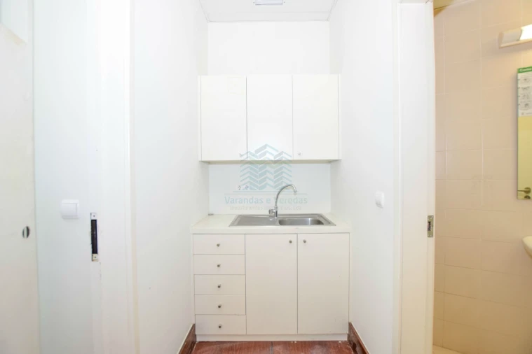 Loja para Arrendamento em Torres Novas (Santa Maria, Salvador e Santiago) Foto 9