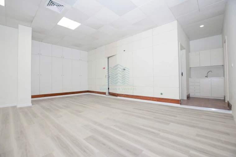 Loja para Arrendamento em Torres Novas (Santa Maria, Salvador e Santiago) Foto 5