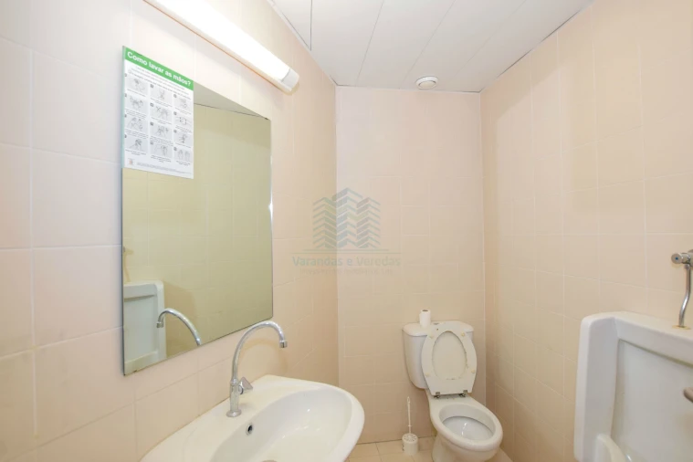 Loja para Arrendamento em Torres Novas (Santa Maria, Salvador e Santiago) Foto 8