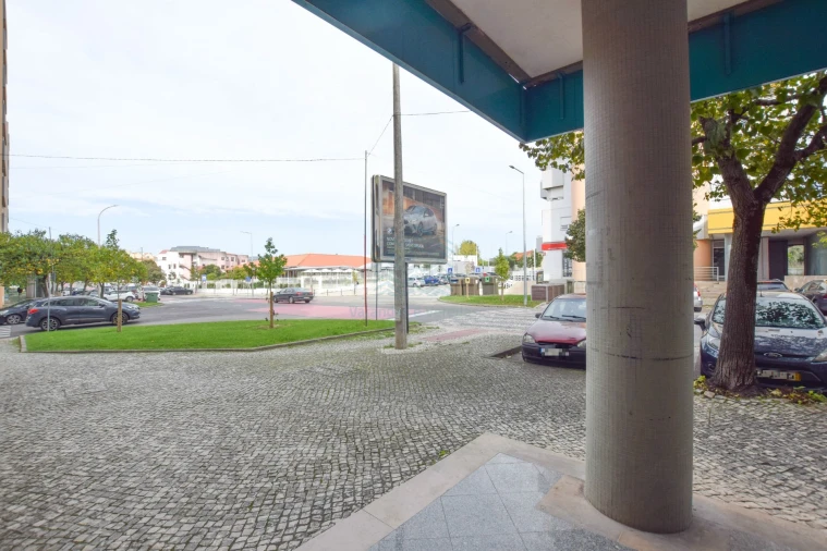 Loja para Arrendamento em Torres Novas (Santa Maria, Salvador e Santiago) Foto 16