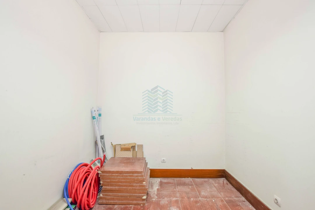 Loja para Arrendamento em Torres Novas (Santa Maria, Salvador e Santiago) Foto 13