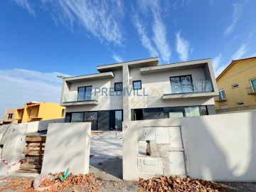 Moradia T4 para Venda em Azurara