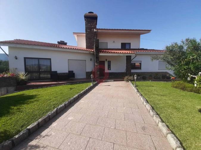 Moradia T5 para Venda em Campos e Vila Meã Foto 3