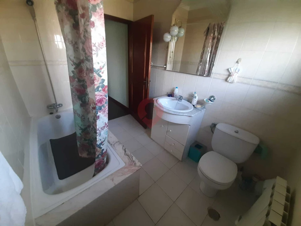 Moradia T5 para Venda em Campos e Vila Meã Foto 13