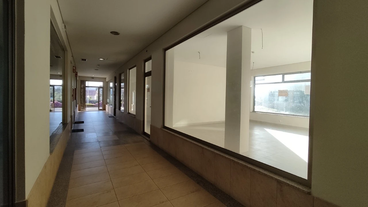 Loja para Venda em Forjães Foto 3