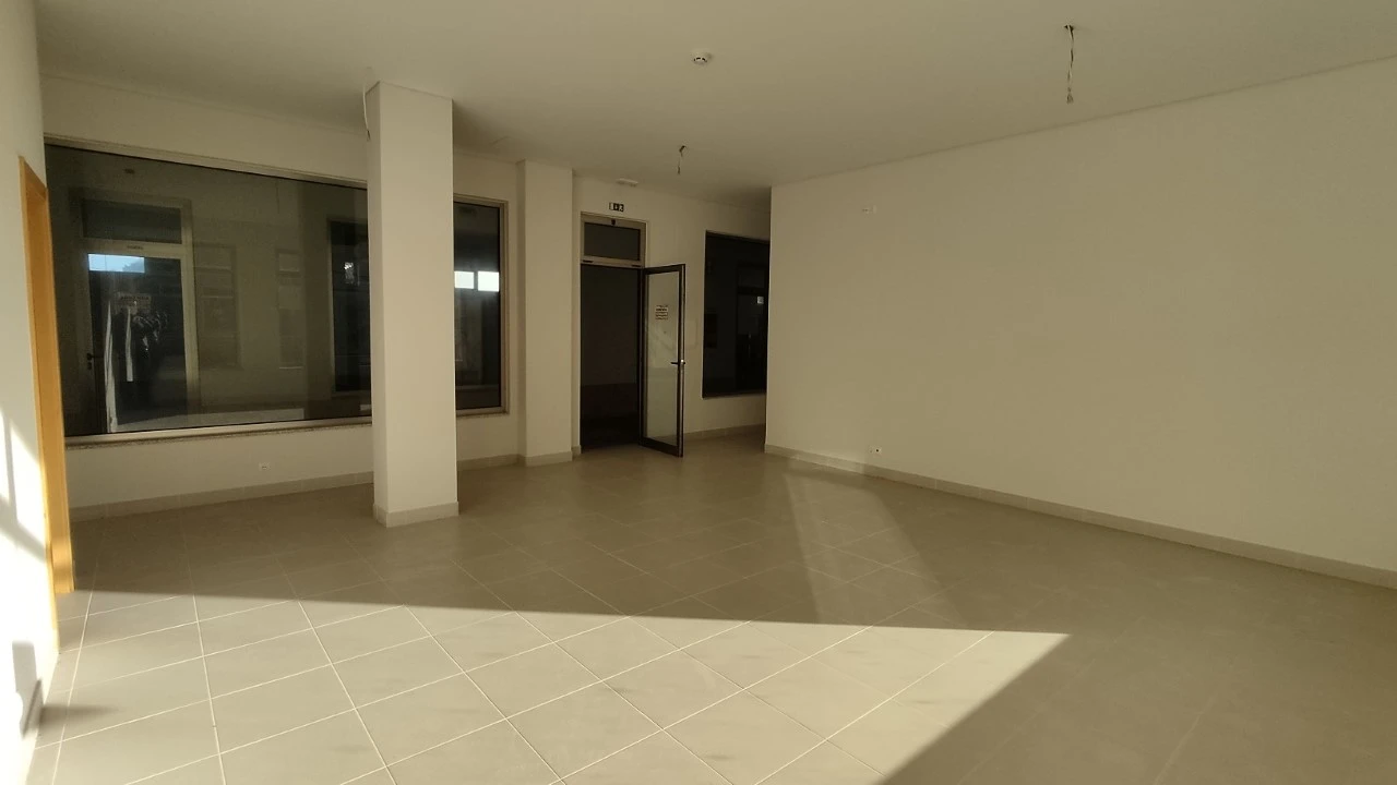 Loja para Venda em Forjães Foto 7