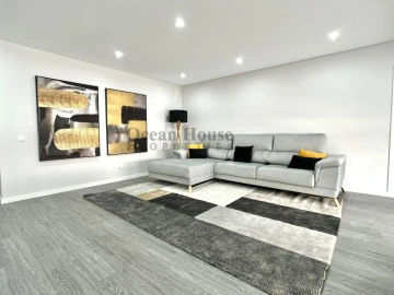Apartamento T3 para Venda em Quelfes