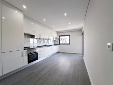 Apartamento T3 para Venda em Quelfes