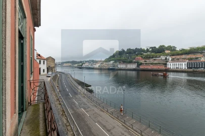 Armazém para Venda em Santa Marinha e São Pedro da Afurada